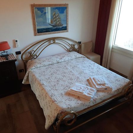 B&B Casa Santa Lucia Manerba del Garda Exterior photo