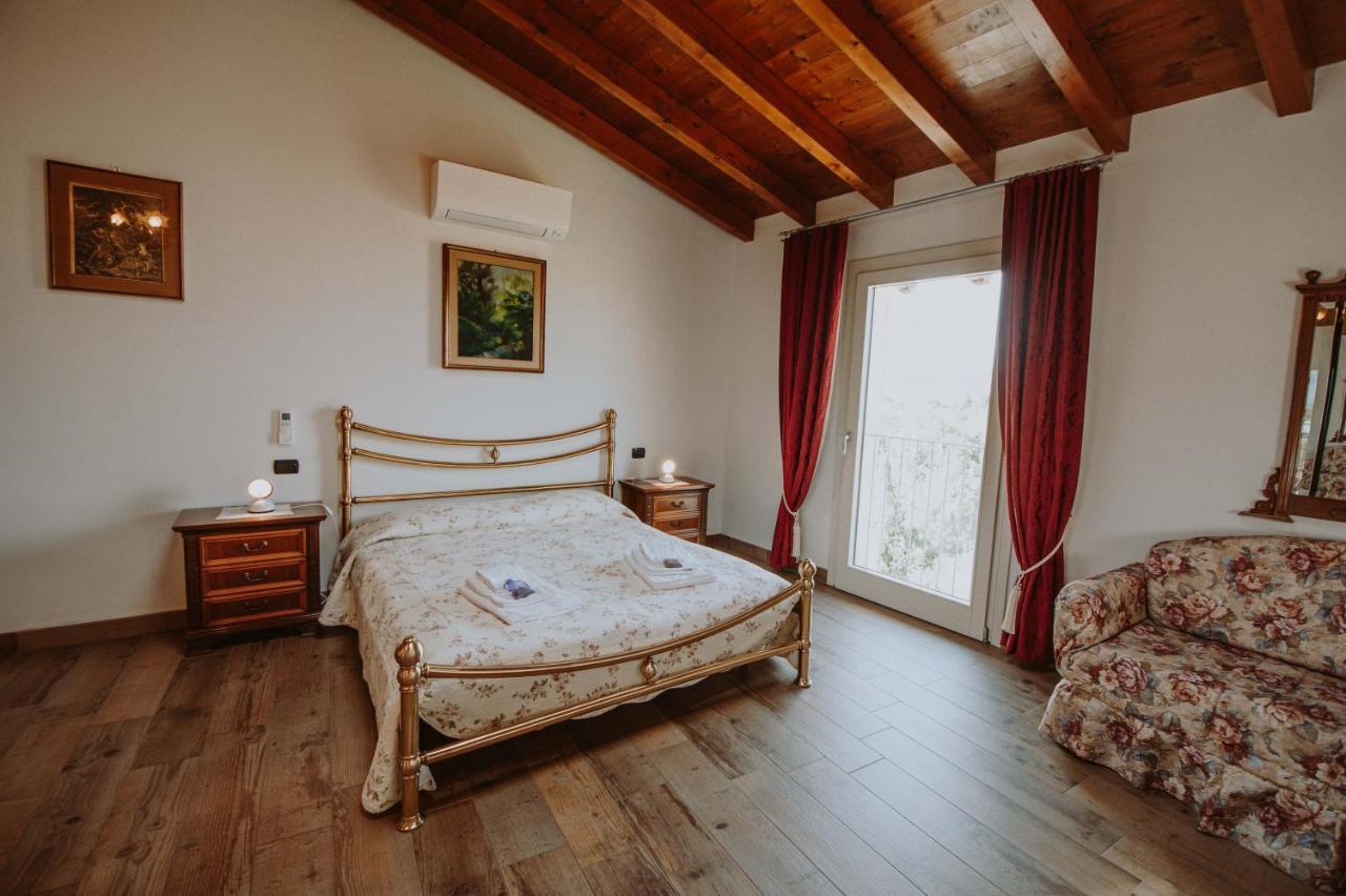 B&B Casa Santa Lucia Manerba del Garda Exterior photo